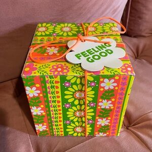 LUSH cosmetics Feeling Good gift set - soap bubble bar bath bomb shower gel